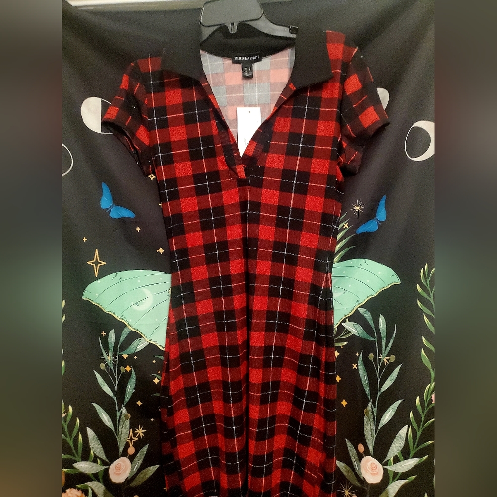 Size M Red Plaid Dress